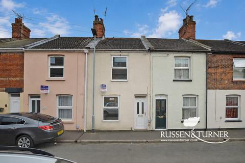 2 bed property, in Hockham Street, £120,000