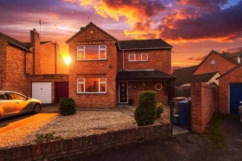 3 bed property, in Cheltenham Road East, £390,000