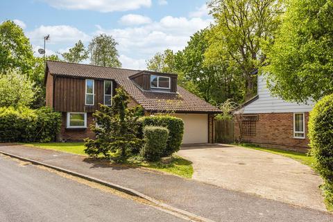 4 bed property, in Erica Way, £625,000