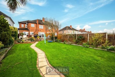 4 bed property, in Green Lane, £685,000
