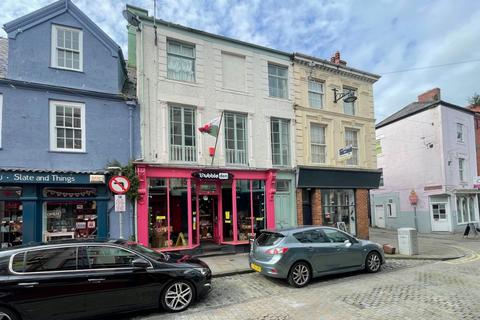 Land, in 36 High Street, £185,000