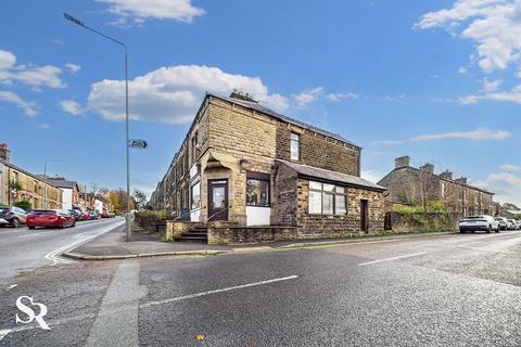 2 bed property, in Church Road, £225,000