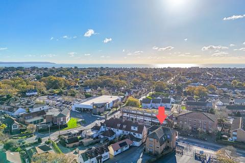 1 bed property, in Lymington Road, £85,000