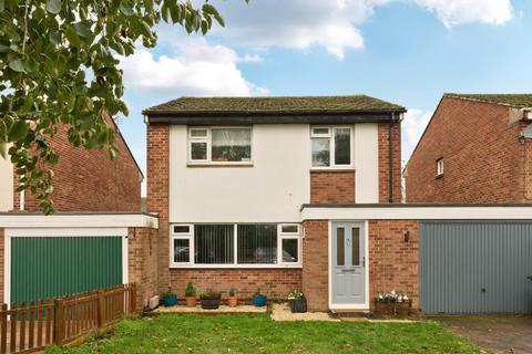 3 bed property, in Burns Crescent, £450,000