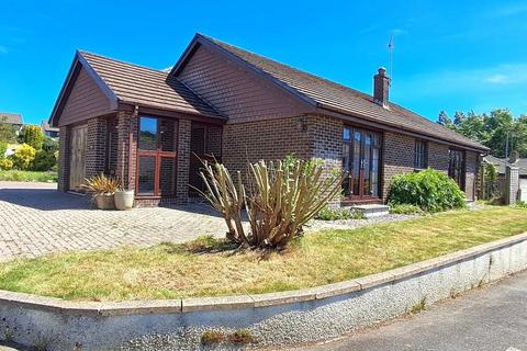 2 bed property, in Manor Gardens, £275,000