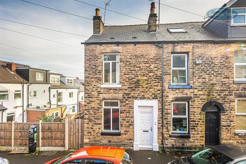 3 bed property, in Barber Place, £150,000