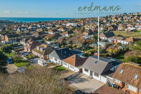 4 bed property, in Bannings Vale, £695,000