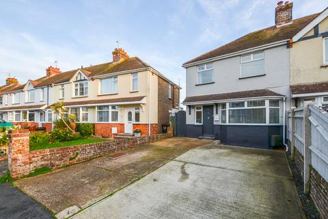 3 bed property, in Queens Crescent, £325,000