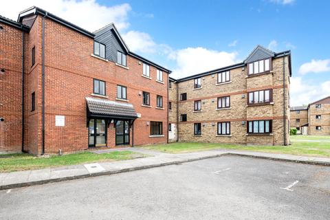 2 bed property, in Birchwood Close, £250,000