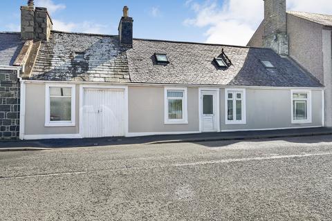 4 bed property, in Main Street, £190,000