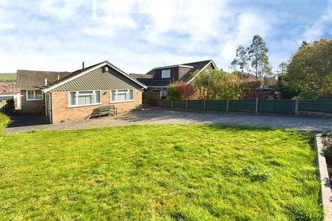 3 bed property, in New Road, £425,000