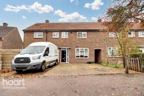3 bed property, in Dartfields, £425,000