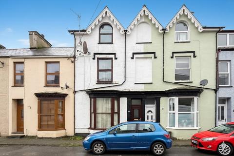 5 bed property, in Madoc Street, £180,000