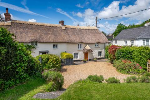 3 bed property, in Thatch Cottage, £295,000