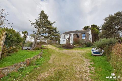 5 bed property, in Catherine Street, £400,000