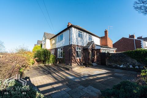 3 bed property, in Wellington Street, £225,000