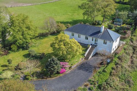 4 bed property, in Hoo Meavy, £750,000