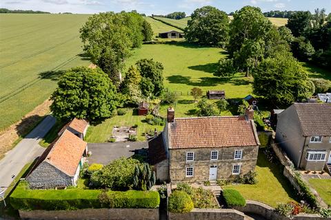 4 bed property, in Aislaby, £450,000