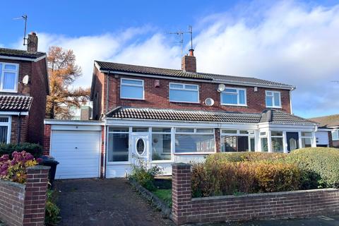 3 bed property, in Boulmer Close, £215,000