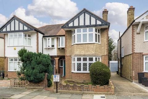 3 bed property, in Kendrey Gardens, £619,950