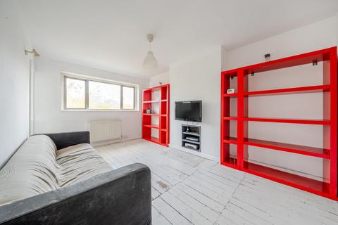 2 bed property, in Moremead Road, £300,000