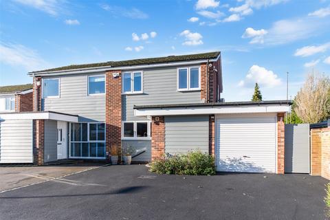 3 bed property, in The Gables, £575,000