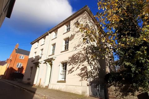 3 bed property, in Lion Street, £220,000