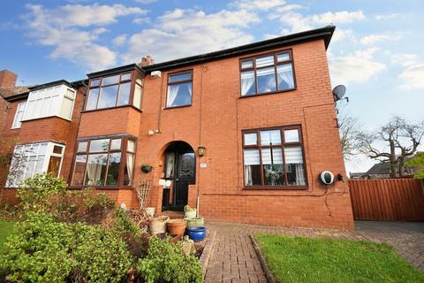 4 bed property, in Glendale Road, £400,000