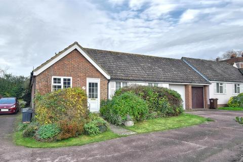 3 bed property, in Rogersmead, £455,000