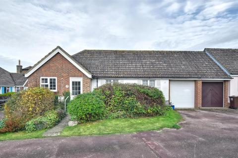 3 bed property, in Rogersmead, £455,000