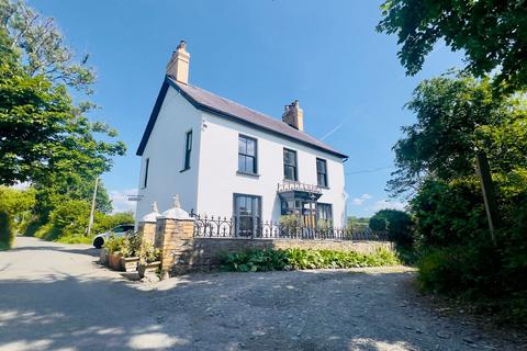 6 bed property, in Blaencelyn, £595,000