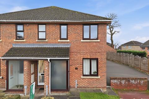 1 bed property, in Portman Drive, £185,000
