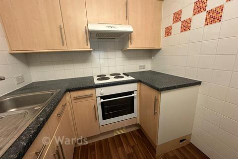 1 bed property, in Hunting Gate, £80,000