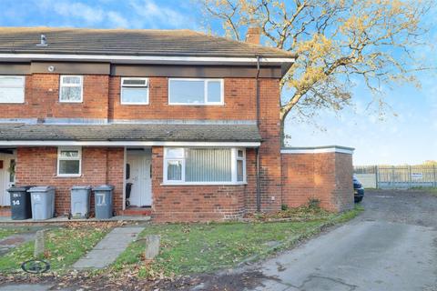 1 bed property, in Woodland Court, £85,000