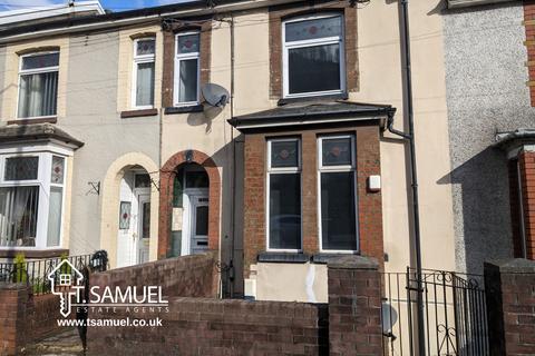 3 bed property, in North Road, £150,000