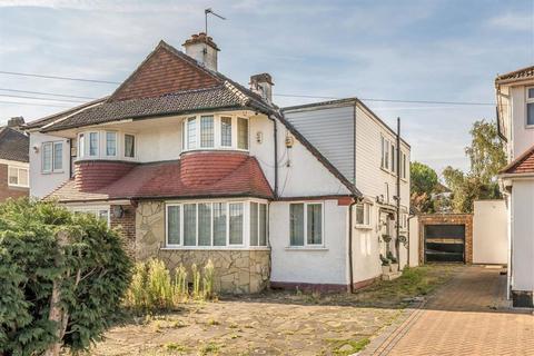 4 bed property, in Burnt Ash Hill, £575,000