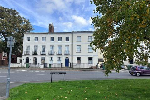 1 bed property, in Berkeley Street, £110,000