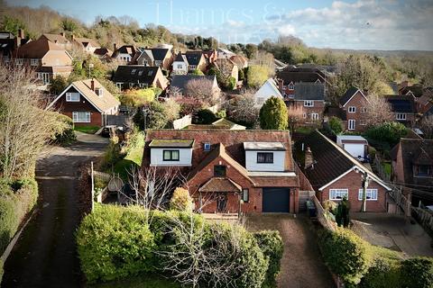 5 bed property, in Chain Free 2, £1,093,427