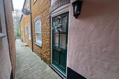 2 bed property, in Silkweavers Mews, £155,000