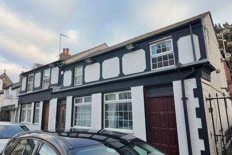 2 bed property, in Bedford Street, £160,000