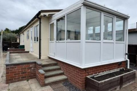 2 bed property, in Willow Park, £84,995