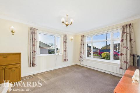 2 bed property, in Clovelly Rise, £240,000