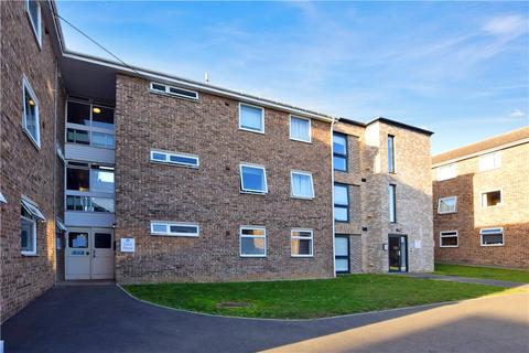 2 bed property, in Avon Way, £130,000