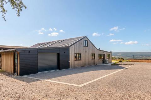 4 bed property, in Winters Lane, £680,000