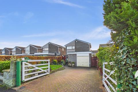 3 bed property, in Old Course Road, £394,950
