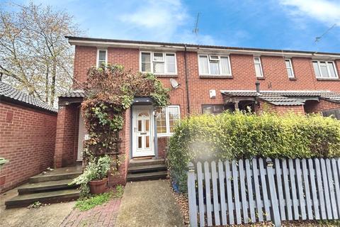 2 bed property, in Lavender Road, £500,000