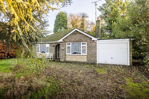 2 bed property, in Loop Lane, £185,000