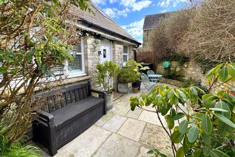 2 bed property, in Garfield Lane, £340,000