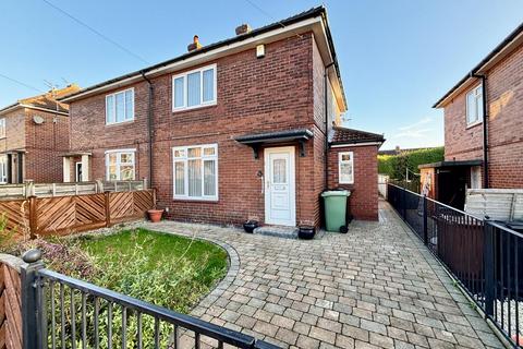 2 bed property, in Highfield Place, £198,000