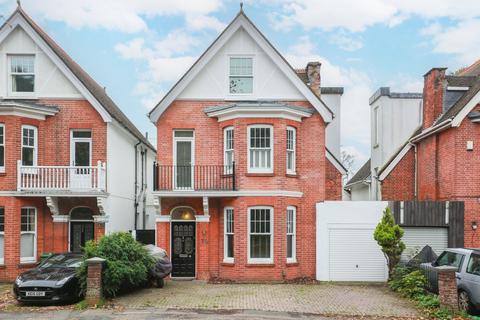 5 bed property, in Old Shoreham Road, £1,175,000